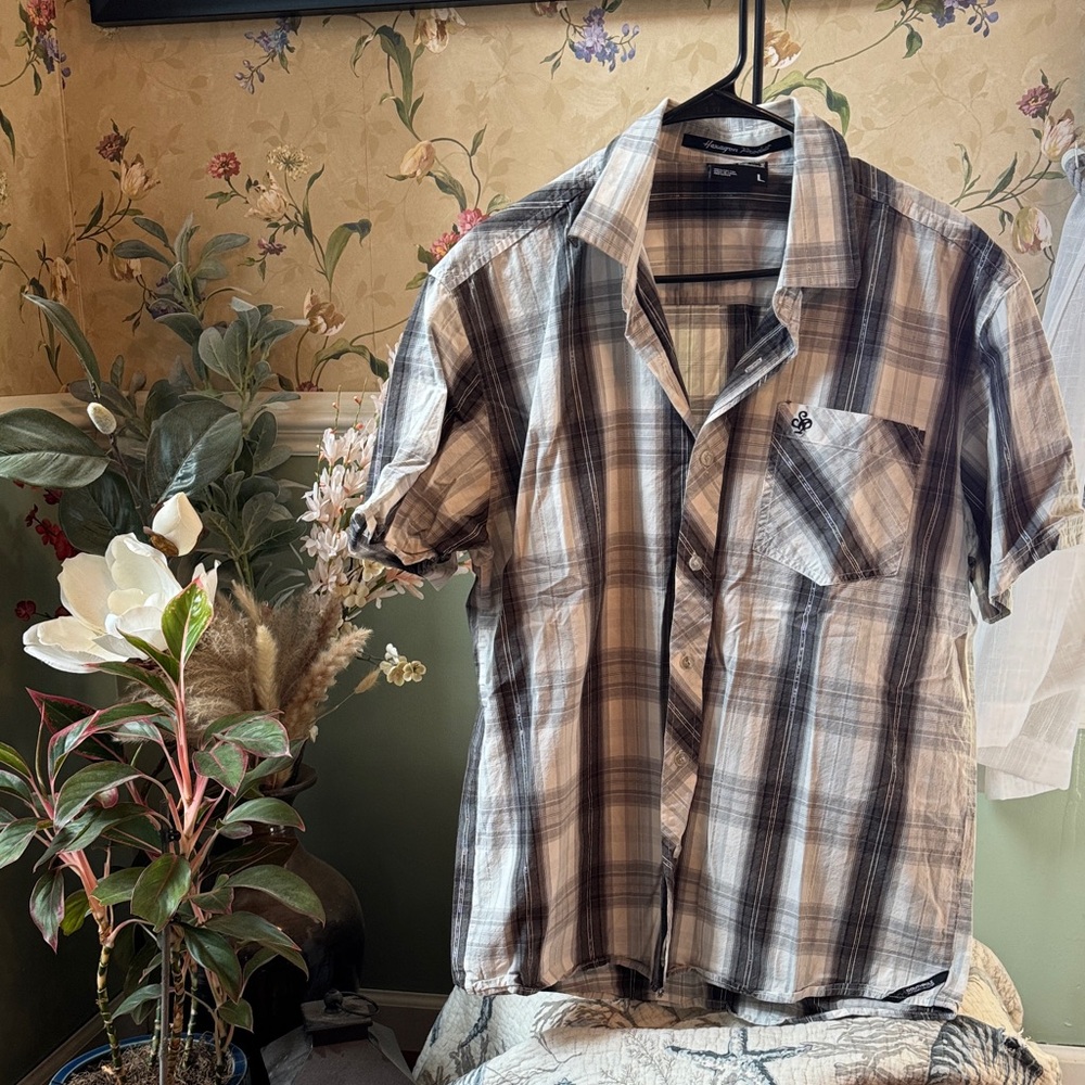 Casual Plaid Button-Down Shirt in Black and Gray